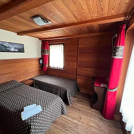 Alojamento de Acomodação e Pequeno-almoço Americana D'hotes Champoluc
