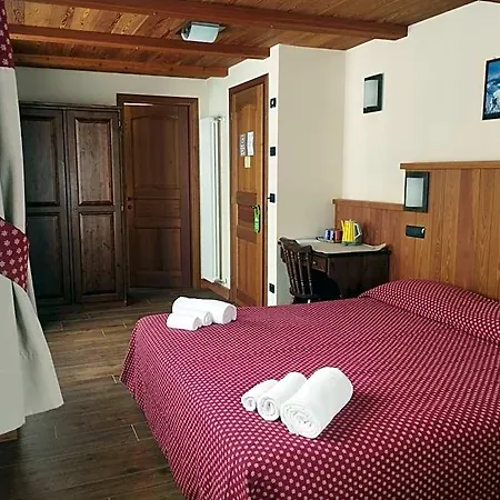 Alojamento de Acomodação e Pequeno-almoço Americana D'hotes Champoluc